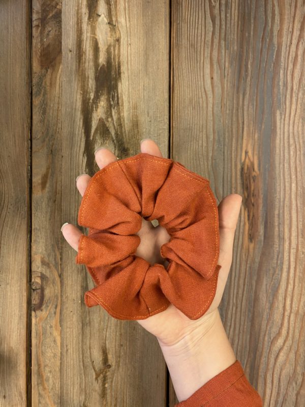 the maker linen scrunchie rust